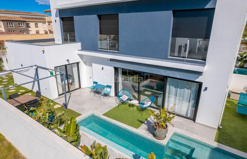 Foto ab9745cd-2d92-4dc1-a339-ddec459948ef. Casa  de nueva construcción con 4 dormitorios y piscina en Empuriabrava