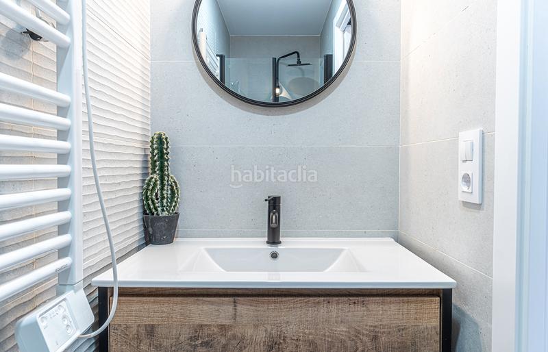 Foto b6774f8b-4ad0-402e-82e3-6925af854693. Casa  de nueva construcción con 4 dormitorios y piscina en Empuriabrava