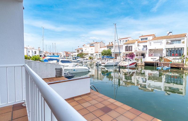 Foto ae4f957b-1a8d-49b4-8c43-5bc4415fe087. Casa con parcheggio in Port Grec - Port Moxó Empuriabrava
