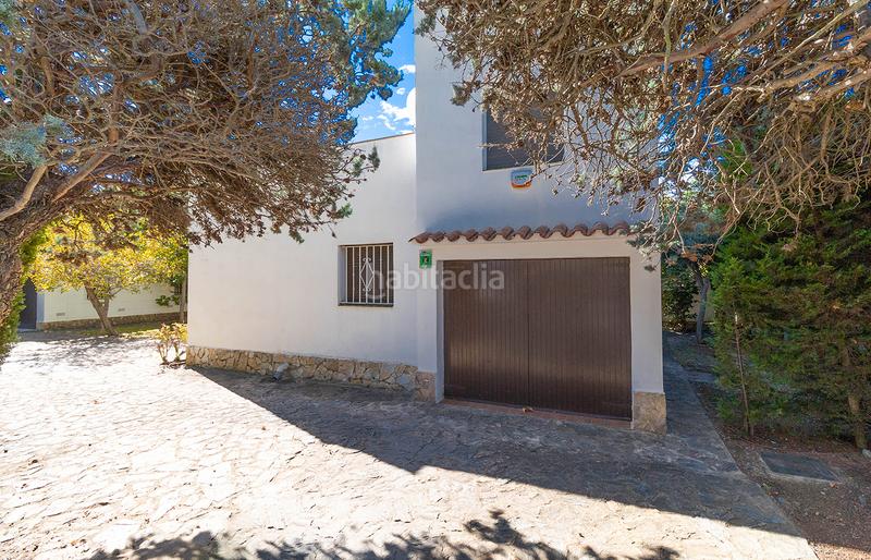 Foto 00c29f2c-9512-48cc-b0b1-9e86f13cc999. Casa  con patio y varias terrazas cerca de la playa y los comercios en Empuriabrava