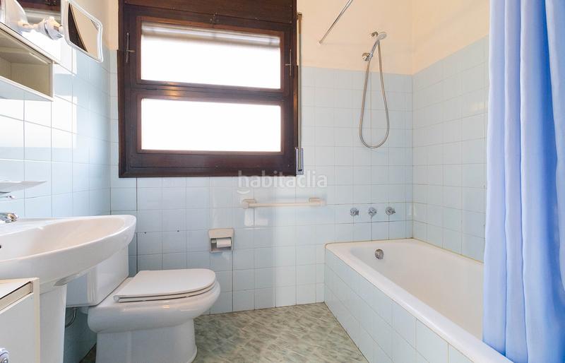 Foto 60a79d58-62c8-4b67-8b28-4d11deee1c0c. Casa  con patio y varias terrazas cerca de la playa y los comercios en Empuriabrava