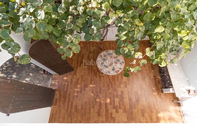 Foto a878941e-ac02-4a39-ad71-fdd4324d7b76. Casa  con patio y varias terrazas cerca de la playa y los comercios en Empuriabrava
