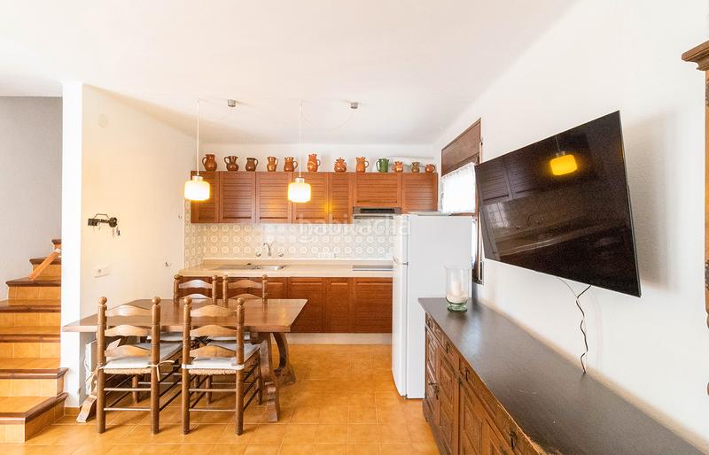 Foto aa1c11db-c465-4ee7-be4a-5104ba4ac850. Casa  con patio y varias terrazas cerca de la playa y los comercios en Empuriabrava