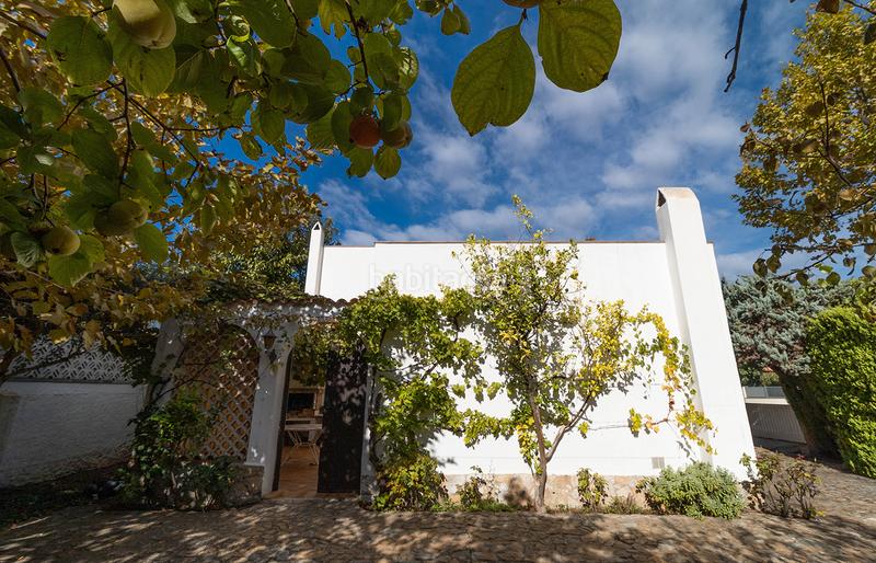 Foto e7a55096-8972-4d8b-aecc-227bb606005f. Casa  con patio y varias terrazas cerca de la playa y los comercios en Empuriabrava