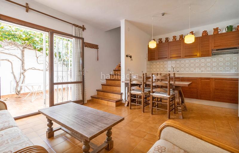 Foto ef9635e7-8707-4f8a-ba87-5277c63b7b81. Casa  con patio y varias terrazas cerca de la playa y los comercios en Empuriabrava