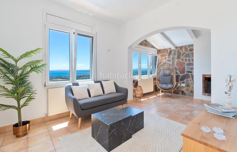 Foto b544c0ec-c43a-4533-9e4c-cd9e527e48bc. Chalet acogedora casa con vistas espectaculares al mar y al pueblo en Roses