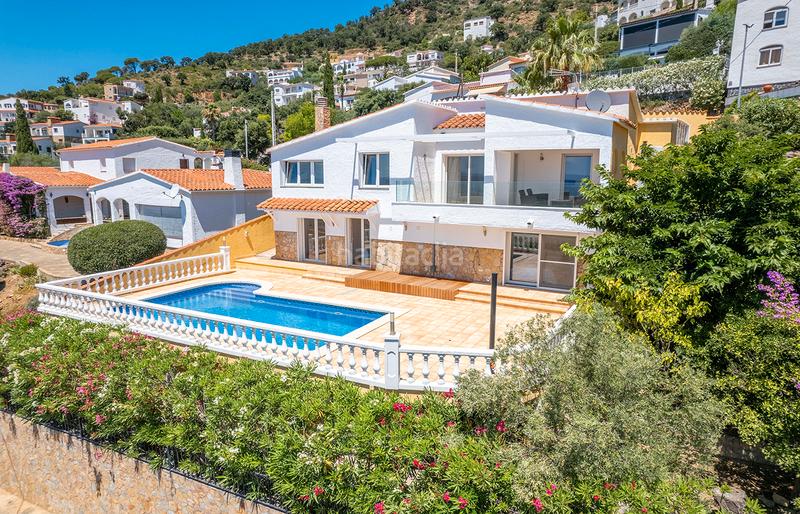 Foto becf61c9-3bdc-4910-98fa-392851785a8b. Chalet acogedora casa con vistas espectaculares al mar y al pueblo en Roses