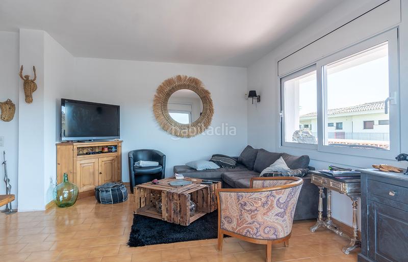 Foto 2dacd442-67a1-4e74-976e-03d81a2ba690. Apartamento  con amarre y vistas al canal en Empuriabrava