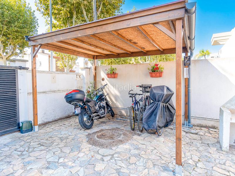 Foto 49bab20b-95e2-4937-a8f9-891e0a598aad. Casa  en comunidad con piscina y amarre en Tordera - Fluvià - Llobregat Empuriabrava