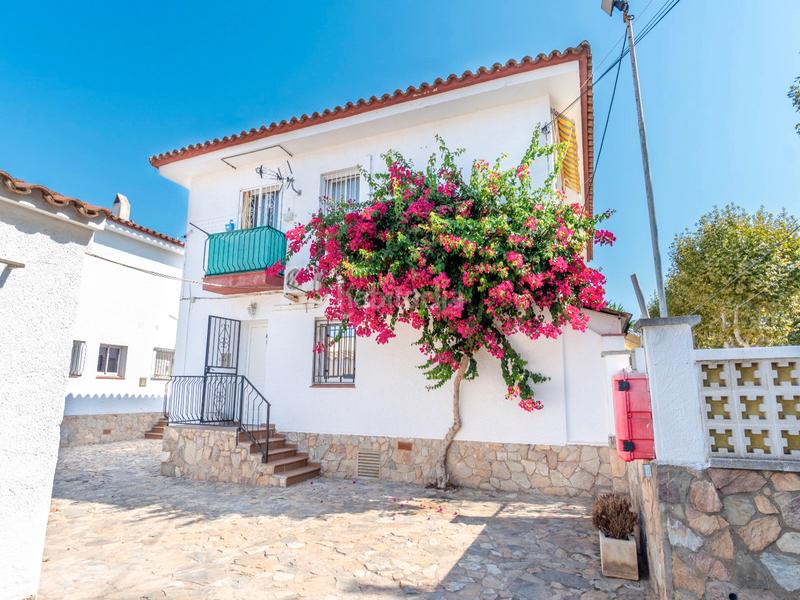 Foto 5fb5e476-cf22-4b36-8944-a2349d4e4fac. Casa  en comunidad con piscina y amarre en Tordera - Fluvià - Llobregat Empuriabrava