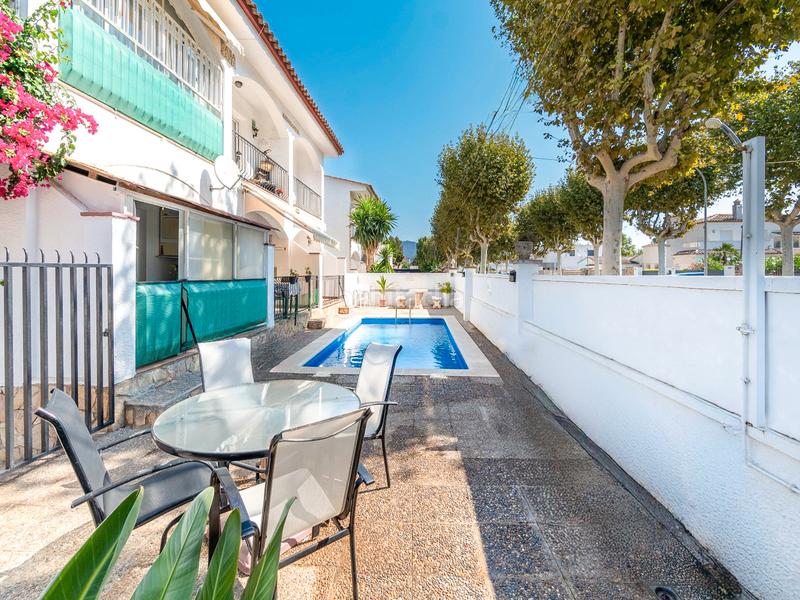 Foto 8d427d12-a028-414f-bb38-0e228c193d01. Casa  en comunidad con piscina y amarre en Tordera - Fluvià - Llobregat Empuriabrava
