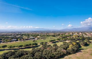 Terreny residencial a Peralada. Terreno con bonitas vistas en golf de peralada