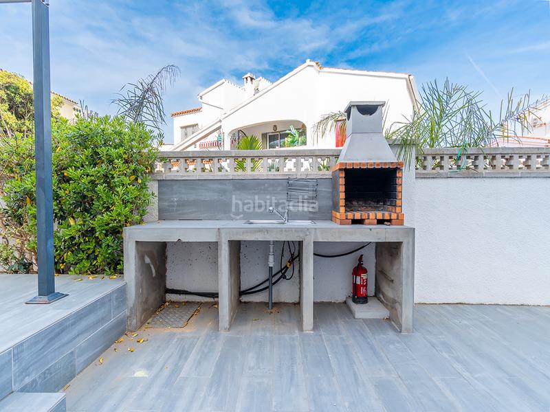 Foto 15f94335-896b-4560-ac16-45373a93cb62. Chalet in carrer Montgrí 58 in Montgrí Empuriabrava