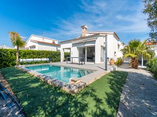Casa a Alberes. A unos pasos de la playa, con posibilidad de amarre
