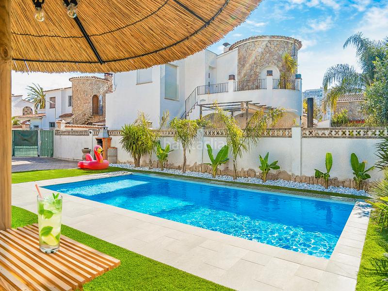 Foto 0c20942b-bf01-4fd5-bf65-3b4c2ee9456e. Casa amb aparcament piscina a Montgrí Empuriabrava