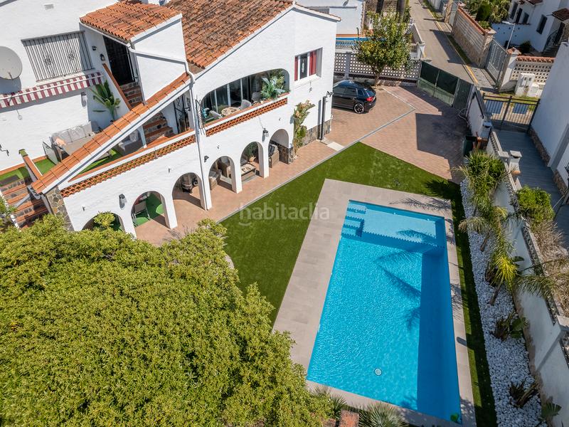 Foto 2cf00f19-b1d6-4a6d-860c-6bed3f06ab77. Casa amb aparcament piscina a Montgrí Empuriabrava