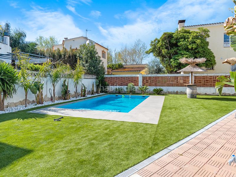 Foto 78ce11d6-d1eb-49e4-b060-98d983efe4bd. Casa amb aparcament piscina a Montgrí Empuriabrava