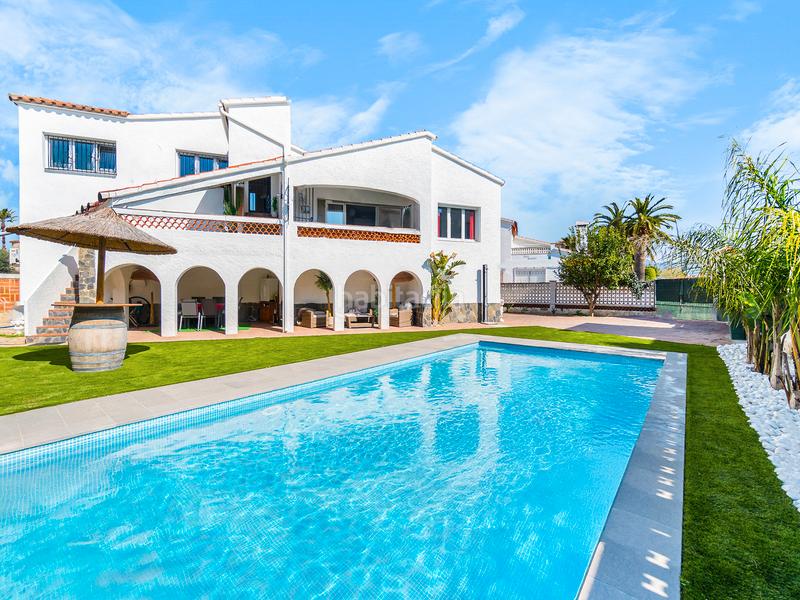 Foto 7f18802c-02e7-4e38-b176-44a06e1f6421. Casa amb aparcament piscina a Montgrí Empuriabrava