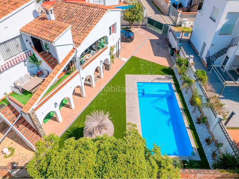 Foto 84bb4902-71a7-44ab-963a-af2fd06c94b1. Casa amb aparcament piscina a Montgrí Empuriabrava