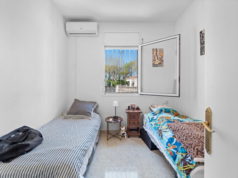 Foto 903d744c-4aab-404c-9281-87c02ed08ef2. Casa amb aparcament piscina a Montgrí Empuriabrava