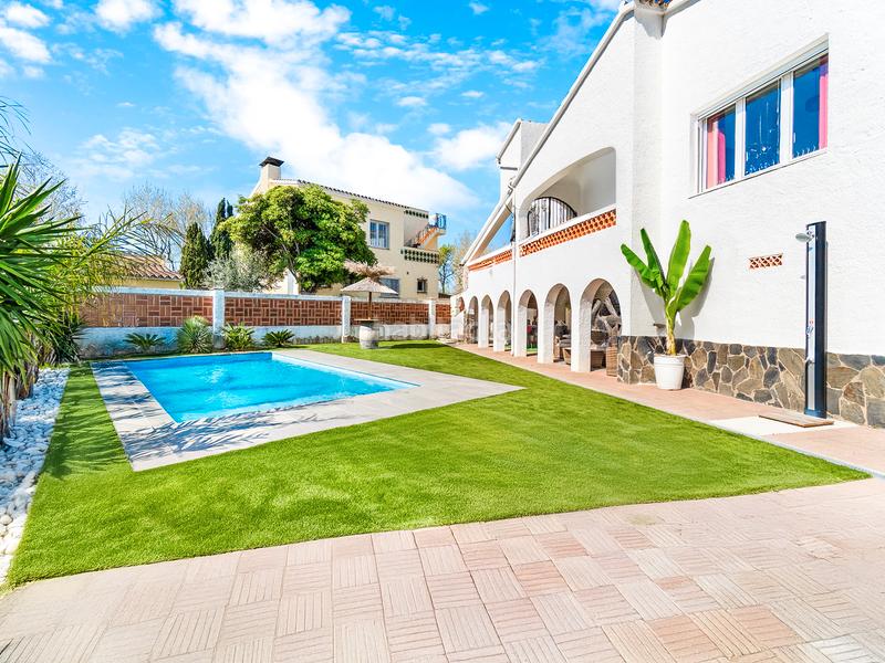 Foto e790cc61-6fd6-4c1c-9334-e994b0e165ca. Casa amb aparcament piscina a Montgrí Empuriabrava