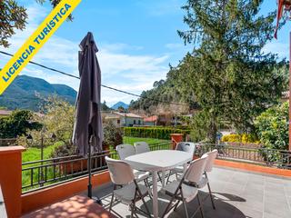 Casa a Albanyà. Casa más garaje con vistas a la montaña