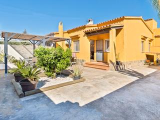 Casa a Castelló d´Empúries. Casa en planta baja cerca de la playa y supermercados