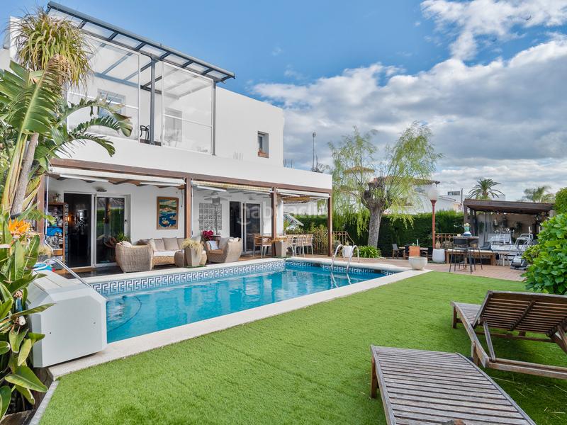 Foto 14d3fe01-2506-4eeb-88d0-ced664428710. Casa villa a 5 minutos de la playa en Carmençó Empuriabrava