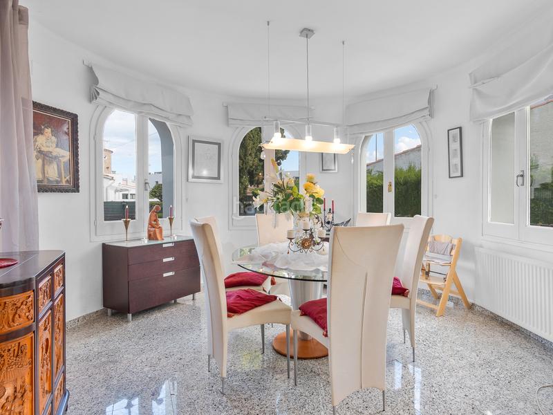 Foto 1b912c35-41d6-47f1-bc3c-901c5e12b6fd. Casa villa a 5 minutos de la playa en Carmençó Empuriabrava