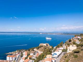 Terreny residencial a Puig Rom-Canyelles-Almadrava. Terreno edificable de 647 m² con vistas al mar