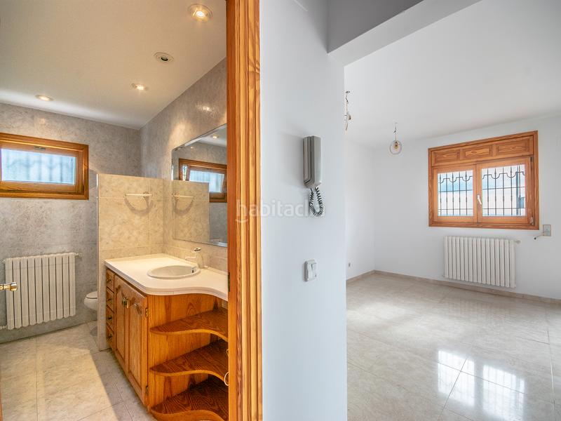 Foto f7e964d6-4c9b-4dc3-b18a-893b4a770c94. Casa villa con vistas al mar, piscina y pista de tenis en Begur