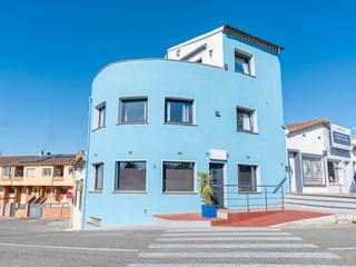 Casa a Castelló d´Empúries. Casa con local comercial con muchas posibilidades y muy buena ub