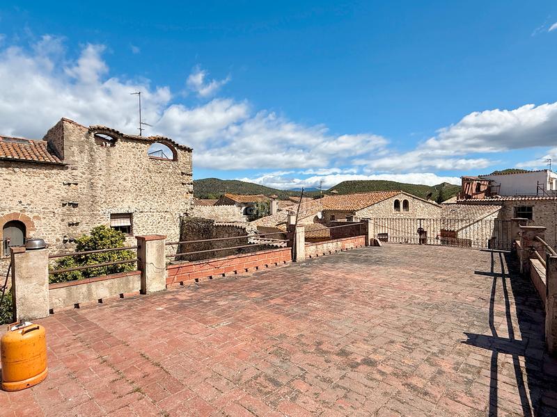 Foto 41440eb6-30fb-4d50-831b-c407a9beadb8. Casa masía medieval del siglo xv en el corazón en Boadella i les Escaules