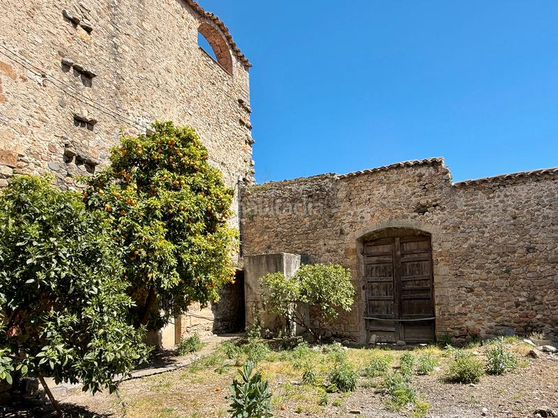 Foto bdae3ebb-7008-4fd5-8fd7-e0bd70830310. Casa masía medieval del siglo xv en el corazón en Boadella i les Escaules