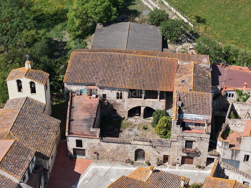 Foto dacb840c-5eb2-4a7f-b9fa-6b90db55cd26. Casa masía medieval del siglo xv en el corazón en Boadella i les Escaules