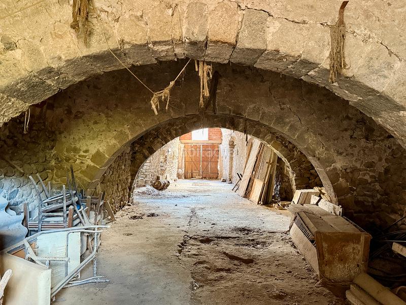 Foto e669839d-1d7e-44b2-8f30-2689d28b50ed. Casa masía medieval del siglo xv en el corazón en Boadella i les Escaules