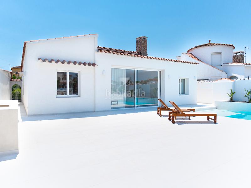 Foto 24af67d9-2f0b-4ec5-b5bc-506ce994ea33. Casa espectacular casa en planta baja totalmente renovada con amarre de 15 metros en Empuriabrava