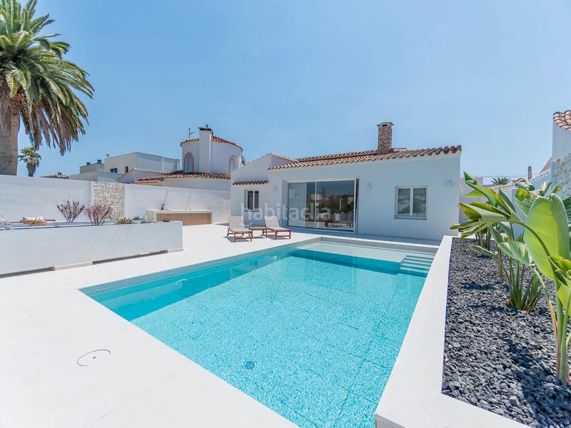 Foto 2cac137a-87ce-4914-8180-cffd10c5798f. Casa espectacular casa en planta baja totalmente renovada con amarre de 15 metros en Empuriabrava