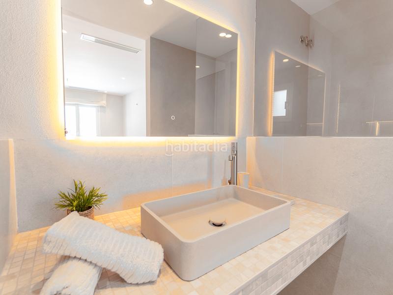 Foto 6dee22c6-308d-4079-b96e-dc4c40be4d0d. Casa espectacular casa en planta baja totalmente renovada con amarre de 15 metros en Empuriabrava