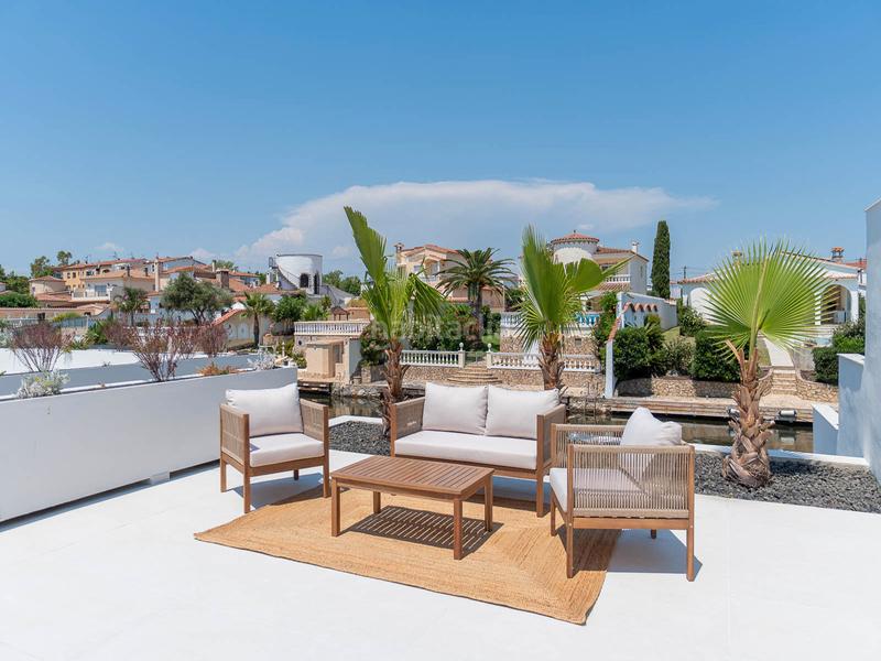 Foto 7af942e8-124d-4bab-8e39-73dae4e551a5. Casa espectacular casa en planta baja totalmente renovada con amarre de 15 metros en Empuriabrava