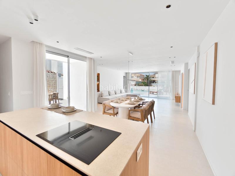 Foto 8217d66d-30dd-4f1a-a4bd-6ad9f61dce1e. Casa espectacular casa en planta baja totalmente renovada con amarre de 15 metros en Empuriabrava