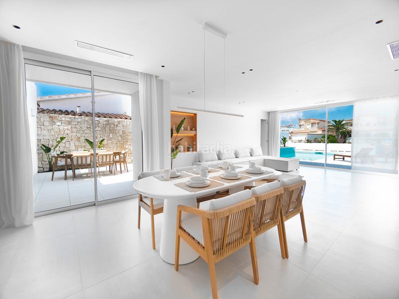 Foto 9adb18d9-ff41-43be-b287-0164639cb26e. Casa espectacular casa en planta baja totalmente renovada con amarre de 15 metros en Empuriabrava