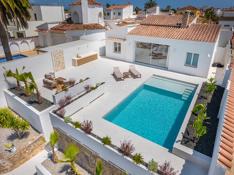 Foto a1aba31f-fb41-43d8-bcd4-6828912f9ab1. Casa espectacular casa en planta baja totalmente renovada con amarre de 15 metros en Empuriabrava