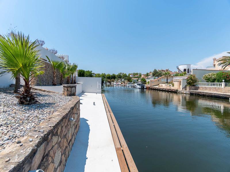 Foto d7928b23-b938-4962-8b58-578c2eb6a4a0. Casa espectacular casa en planta baja totalmente renovada con amarre de 15 metros en Empuriabrava