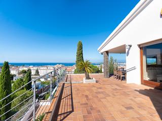 Casa a Carrer arquímedes 20. Impresionante villa con vistas panorámicas al mar y gran terreno