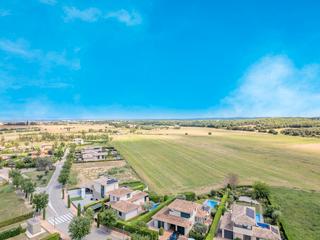 Casa a Navata. Villa de lujo compuesta por 3 viviendas independientes en golf t