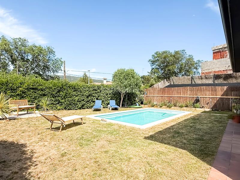 Foto 2d48df12-5807-4142-b9f9-cc5f687a70c6. Casa en carrer de santa cristina 3 encantadora casa con piscina, placas solares y licencia turística en Calonge