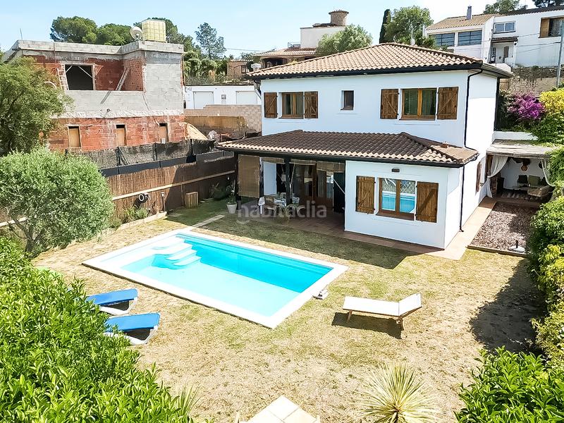 Foto 459e03c9-1259-409c-af3d-fecd78ec6ca2. Casa en carrer de santa cristina 3 encantadora casa con piscina, placas solares y licencia turística en Calonge