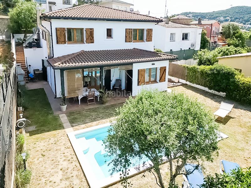 Foto 9eb54770-e432-483f-a950-a96b6c793bb1. Casa en carrer de santa cristina 3 encantadora casa con piscina, placas solares y licencia turística en Calonge