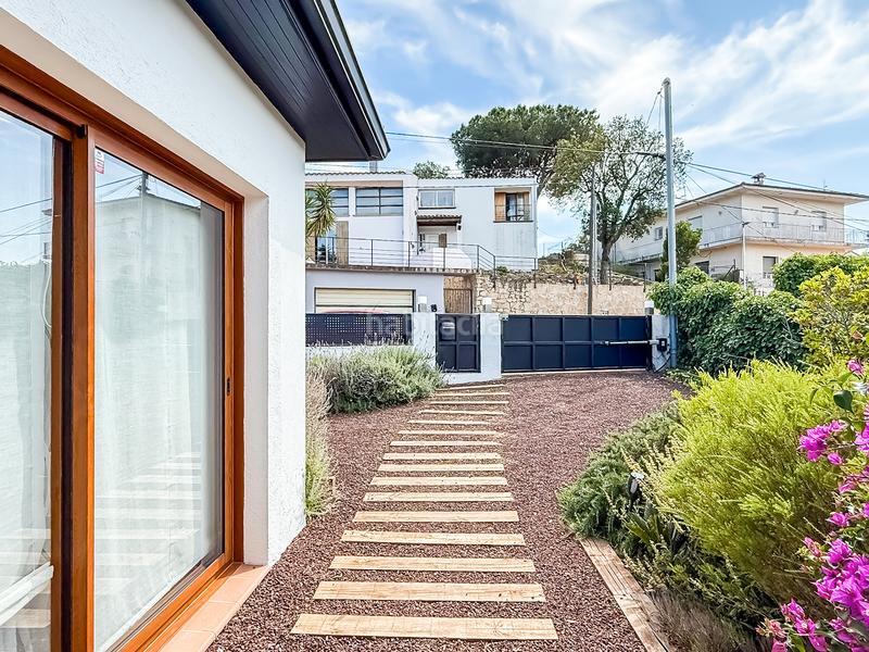 Foto b9f37f6b-ac59-4144-b2c7-3f976fedc843. Casa en carrer de santa cristina 3 encantadora casa con piscina, placas solares y licencia turística en Calonge